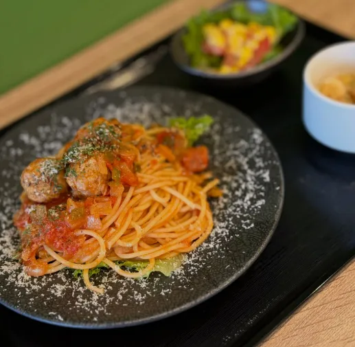 抹茶と珈琲、食事も楽しむカフェ。